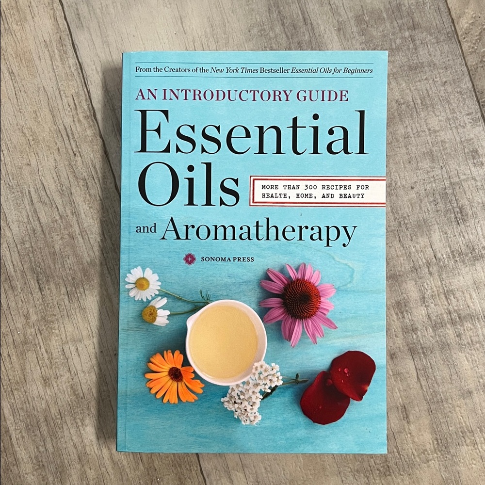 An Introductory Guide Essential Oils and Aromatherapy 
Paperback book